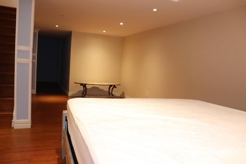 Entire 4 Bed Room Detached Residential Home Ajax Exterior photo