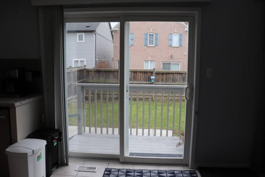 Entire 4 Bed Room Detached Residential Home Ajax Exterior photo