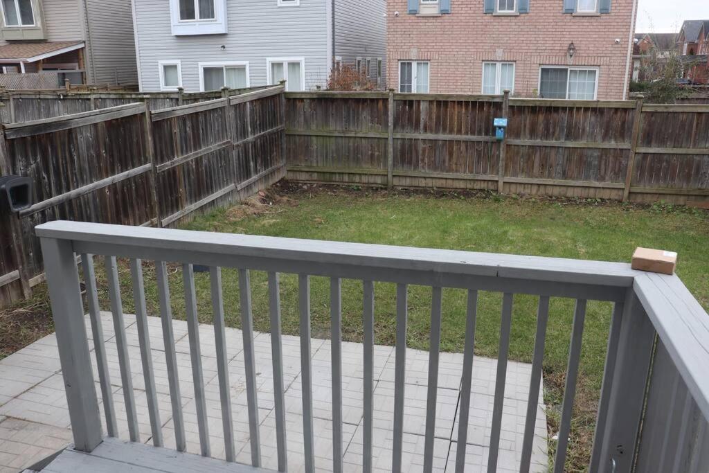 Entire 4 Bed Room Detached Residential Home Ajax Exterior photo