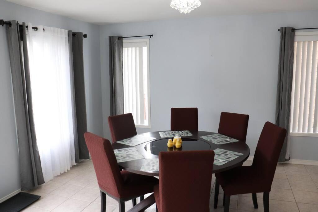 Entire 4 Bed Room Detached Residential Home Ajax Exterior photo