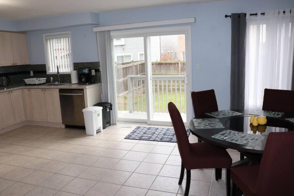 Entire 4 Bed Room Detached Residential Home Ajax Exterior photo