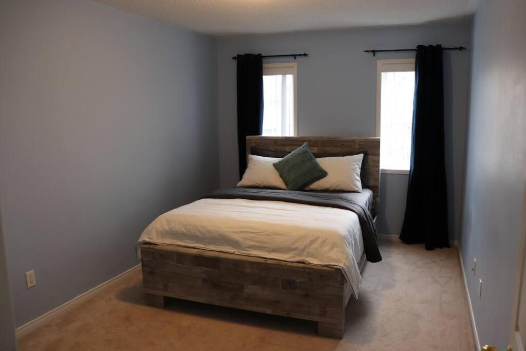 Entire 4 Bed Room Detached Residential Home Ajax Exterior photo